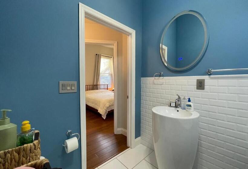 بنسيون Lovely Guesthouse In The Up And Coming Springfield