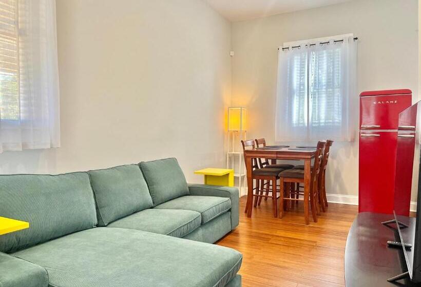 بنسيون Lovely Guesthouse In The Up And Coming Springfield