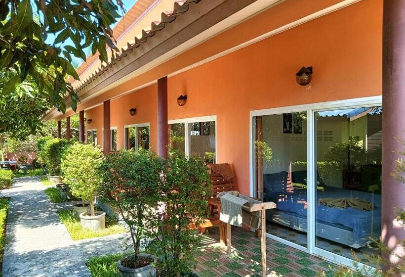 استراحتگاه Lucky Bungalows Koh Mook