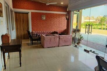 پانسیون Brick Field