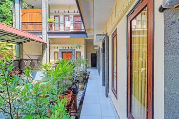 هتل Oyo 92438 Nugraha Stay