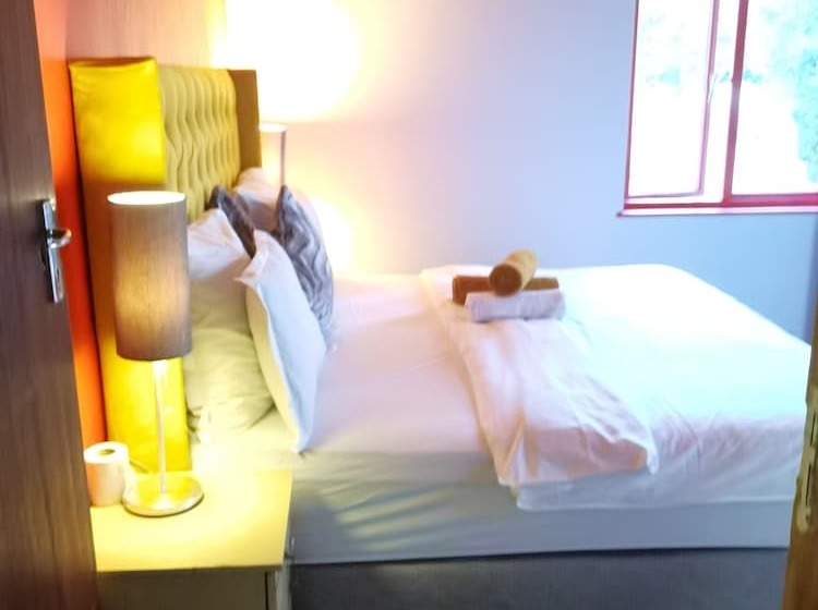 پانسیون Neo & Ruks Bellville Guesthouse