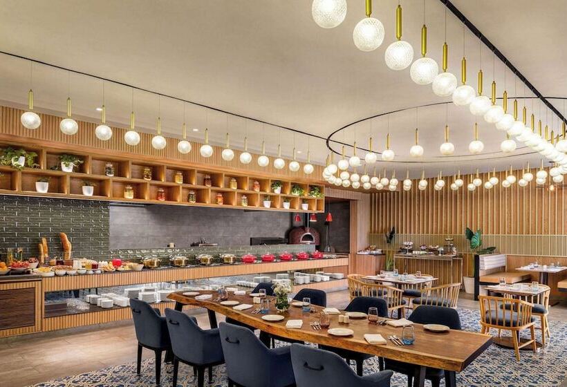 בית מלון כפרי Ramada Encore By Wyndham Indore Nipania