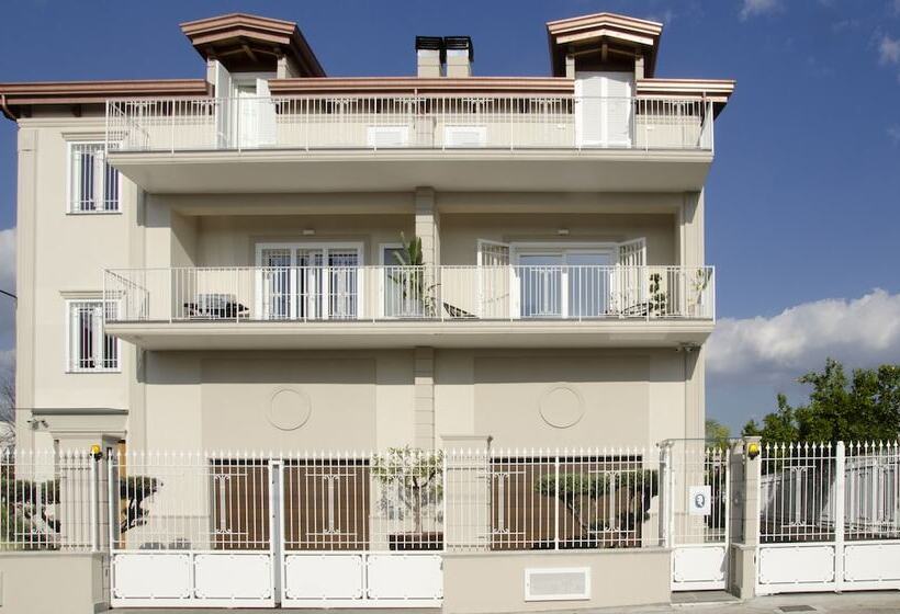 تختخواب و صبحانه Donna Elena Rooms