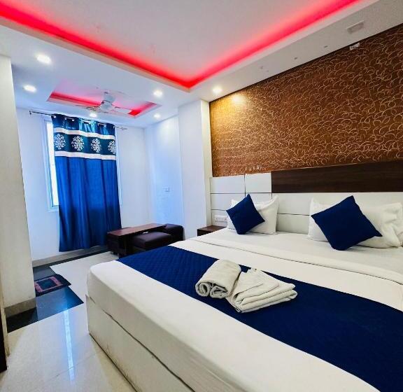 هتل Park Suites Near Igi Airport Terminal 3