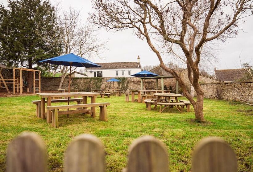 Отель The George Inn Wedmore