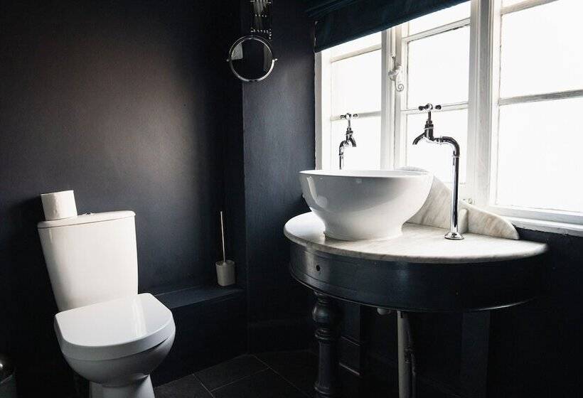 Отель The George Inn Wedmore