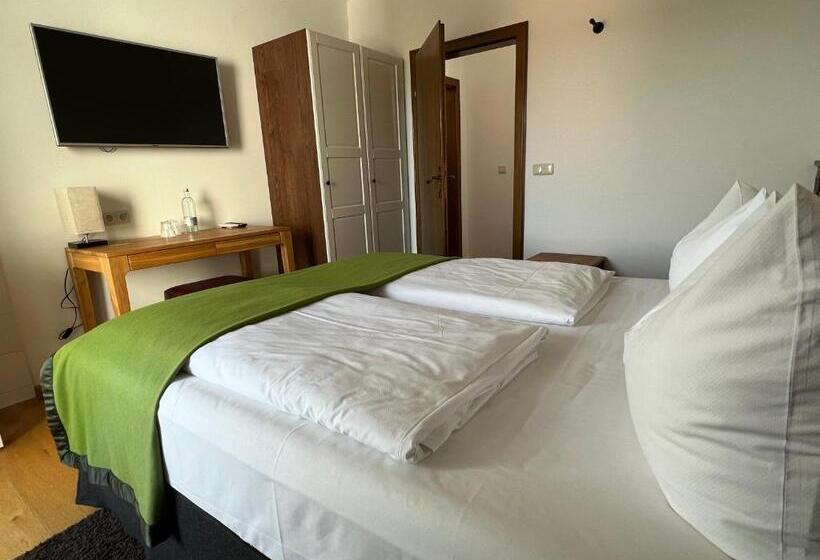 Aparthotel Parsberg Lferstl