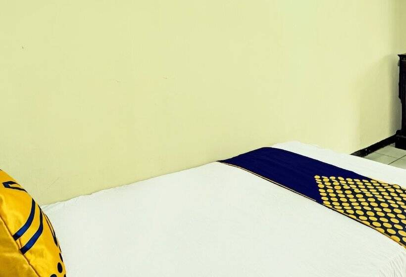 هتل Spot On 92400 Dhaha Penginapan House Syariah