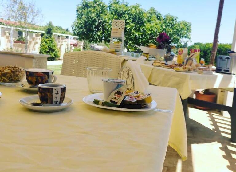 هتل Agriturismo B&b Li Massari