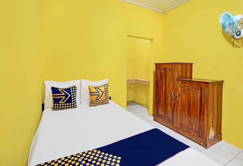 هتل Spot On 92372 Rinda Homestay Syariah & Resto