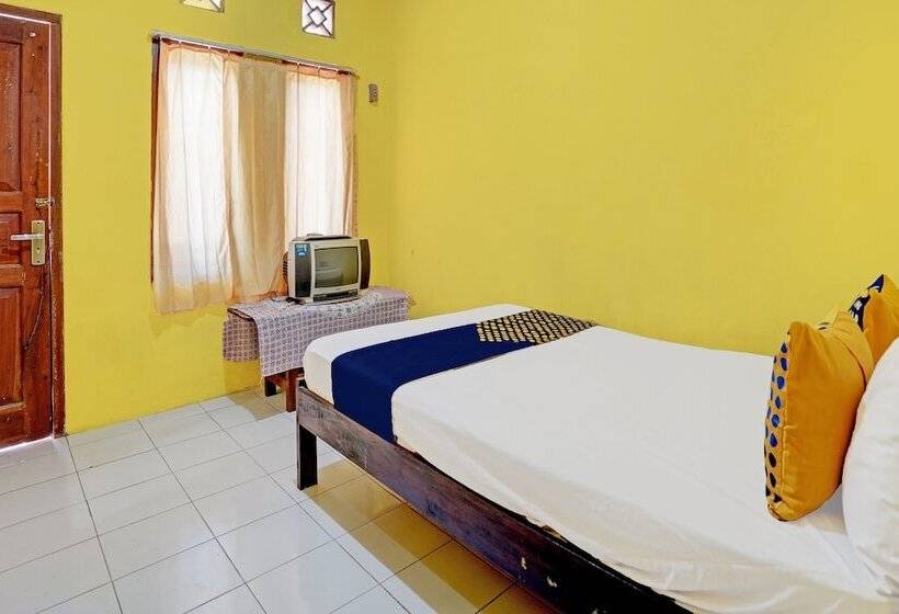 هتل Spot On 92372 Rinda Homestay Syariah & Resto