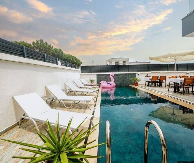 בית מלון כפרי Umbelo Suites Dalyan