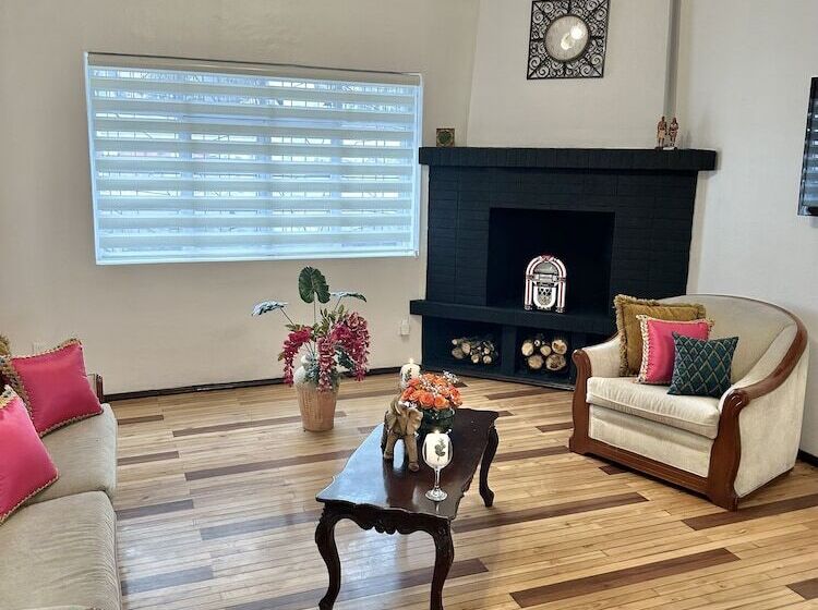 پانسیون Casa Balthazar Hostel