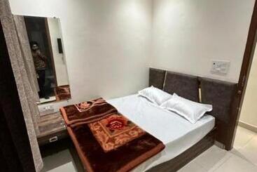 پانسیون Crysta Guest House