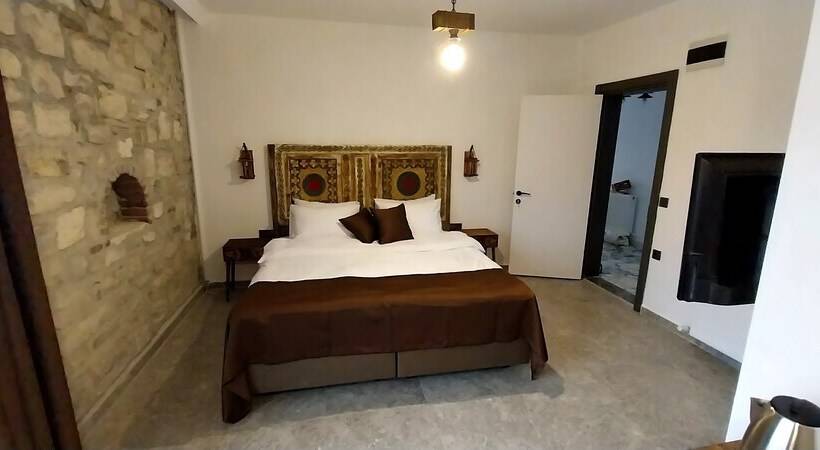 هتل Chakra Vourla