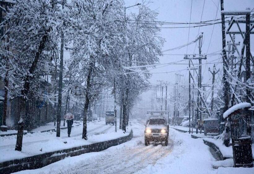 Hotel Dhanolti View By La Riqueza   Welcome New Year With Fresh Snowfall