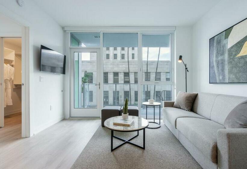 Отель Level Long Beach   East Village