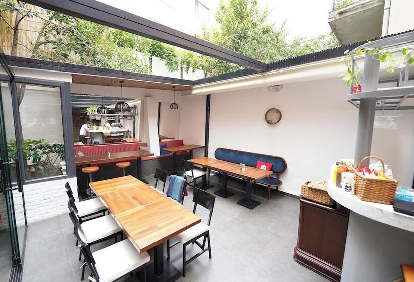 هتل Monev Suites