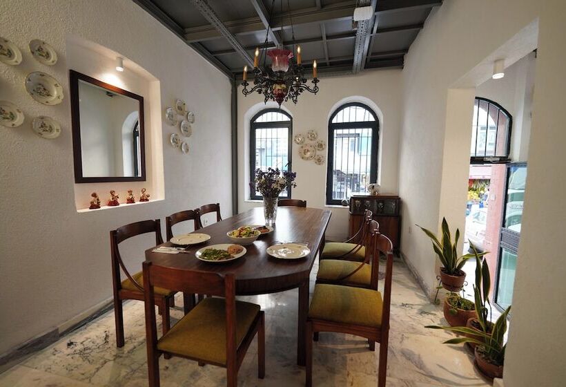 هتل Monev Suites