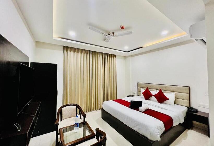호텔 The Lycoris Near Bus Stand Zirakpur On Ambala Highway