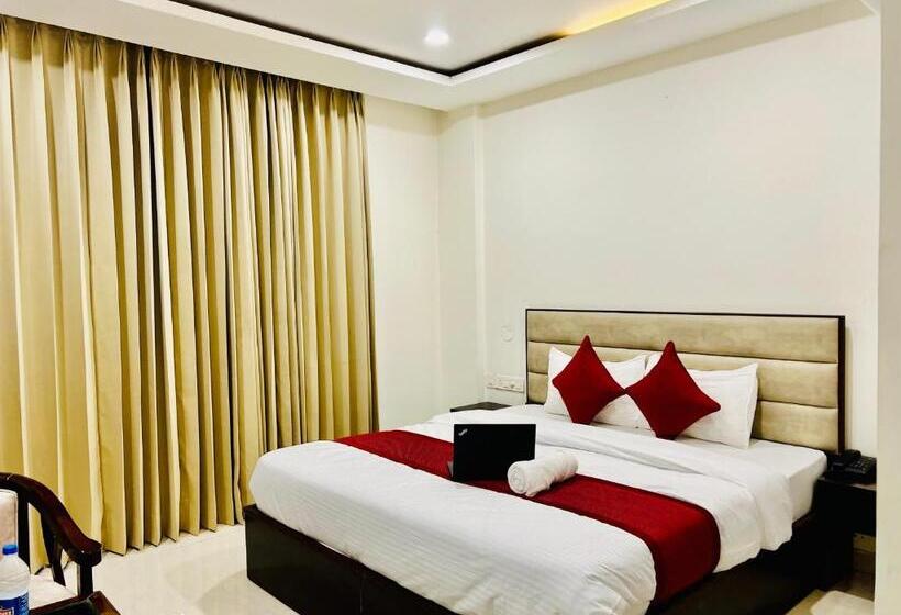 فندق The Lycoris Near Bus Stand Zirakpur On Ambala Highway