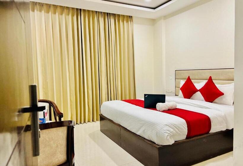 فندق The Lycoris Near Bus Stand Zirakpur On Ambala Highway