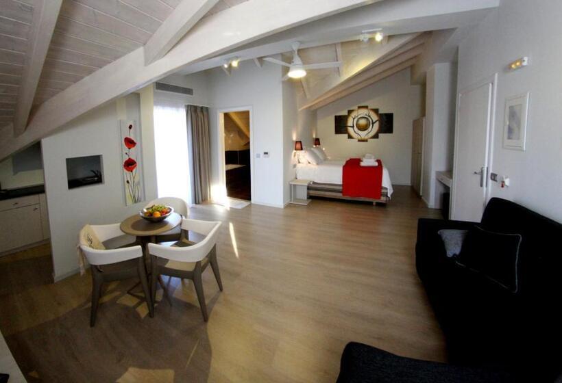 هتل Aura Boutique