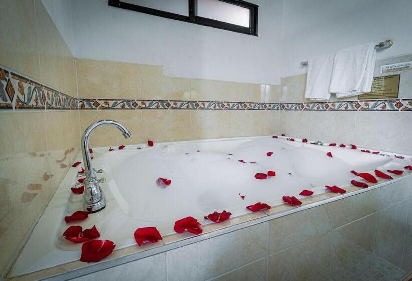 هتل Bahía Olivo Boutique & Spa