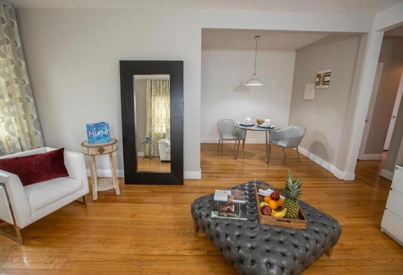 هتل Beachside All Suites