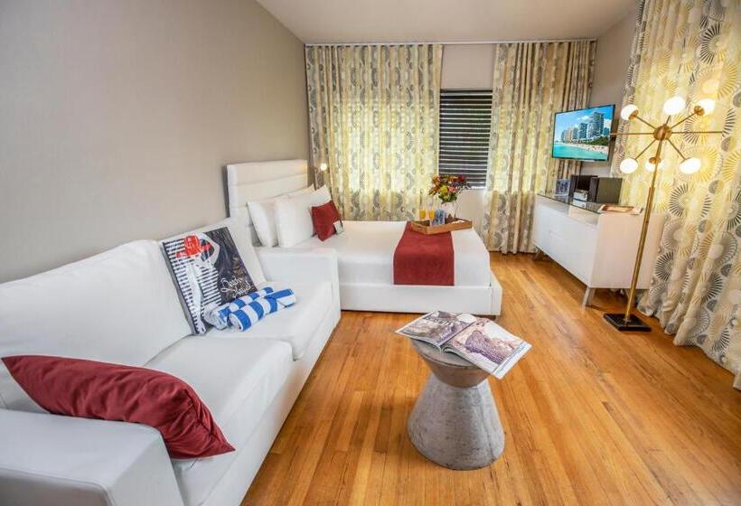 هتل Beachside All Suites