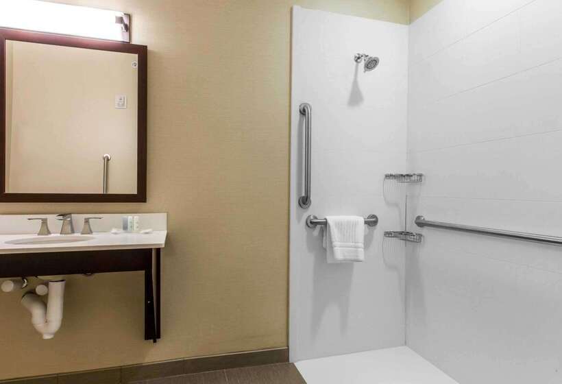 هتل Comfort Suites Youngstown North