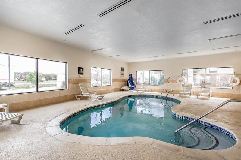 בית מלון כפרי Comfort Suites Youngstown North