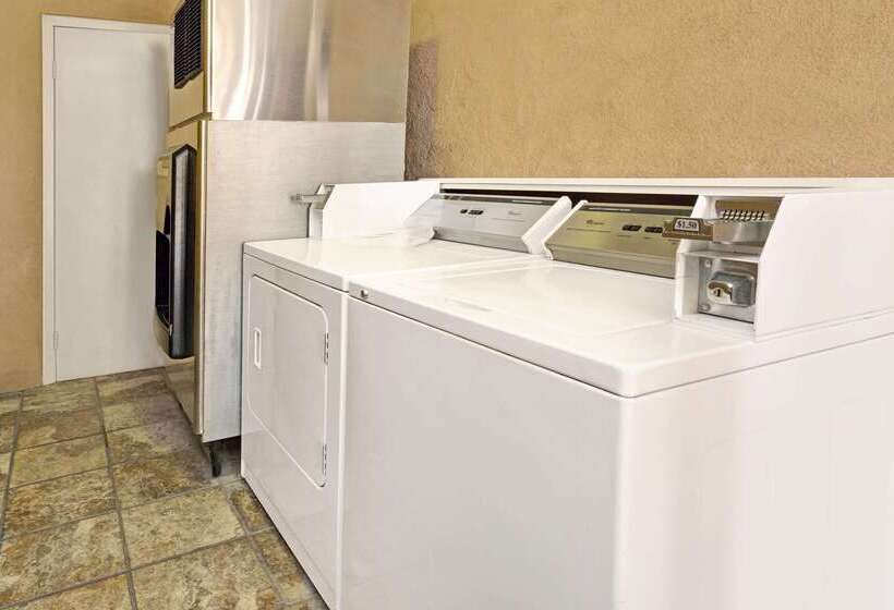 هتل Days Inn & Suites By Wyndham Santa Rosa, Nm