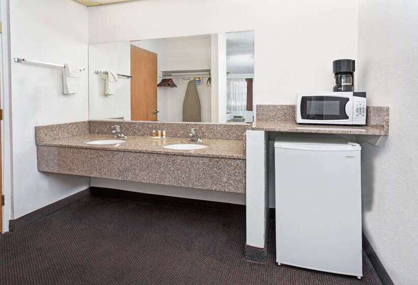 هتل Days Inn & Suites By Wyndham Santa Rosa, Nm