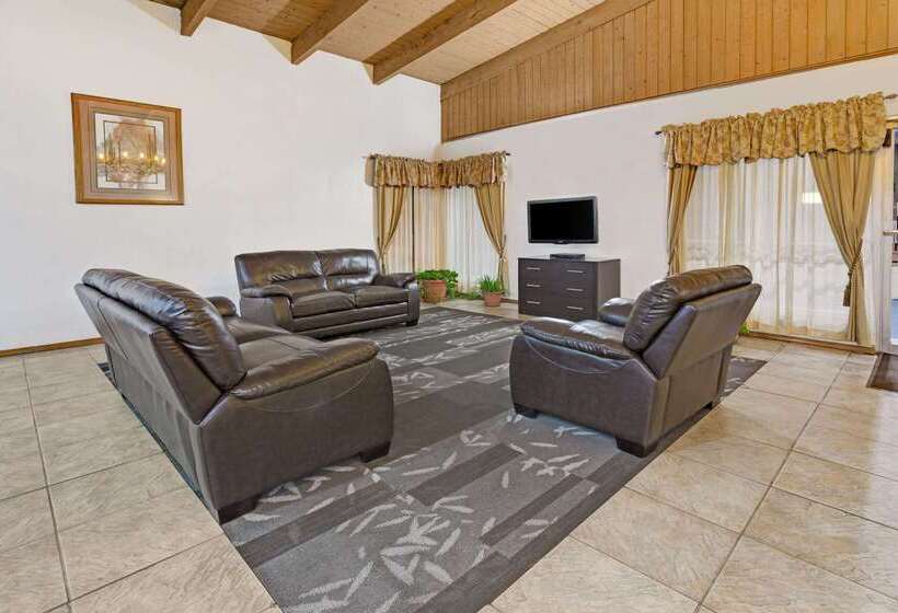 هتل Days Inn & Suites By Wyndham Santa Rosa, Nm