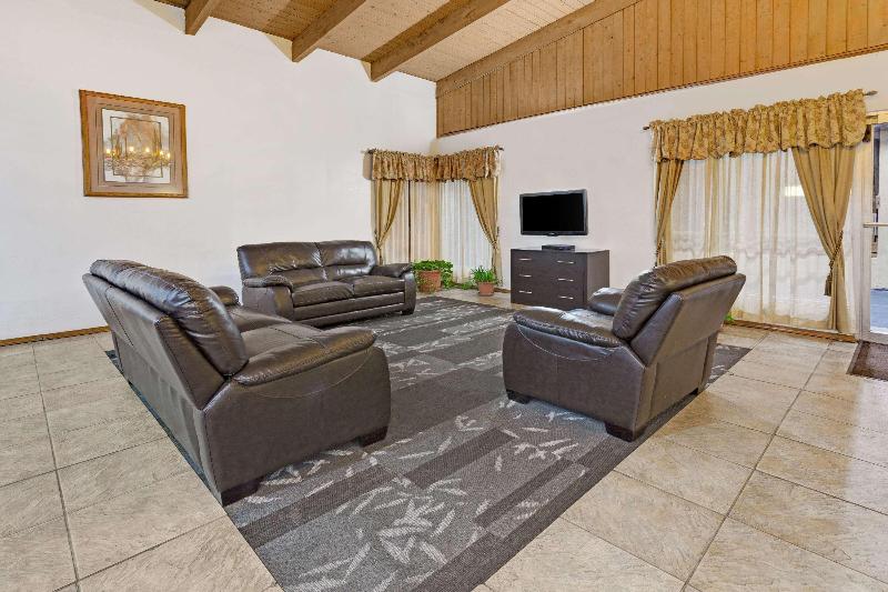 هتل Days Inn & Suites By Wyndham Santa Rosa, Nm