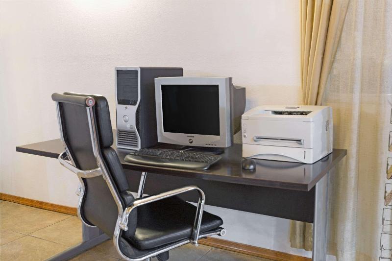 هتل Days Inn & Suites By Wyndham Santa Rosa, Nm