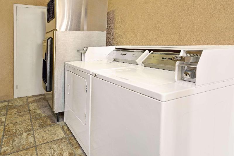 هتل Days Inn & Suites By Wyndham Santa Rosa, Nm
