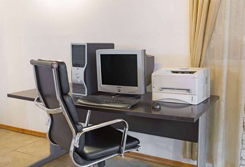 هتل Days Inn & Suites By Wyndham Santa Rosa, Nm