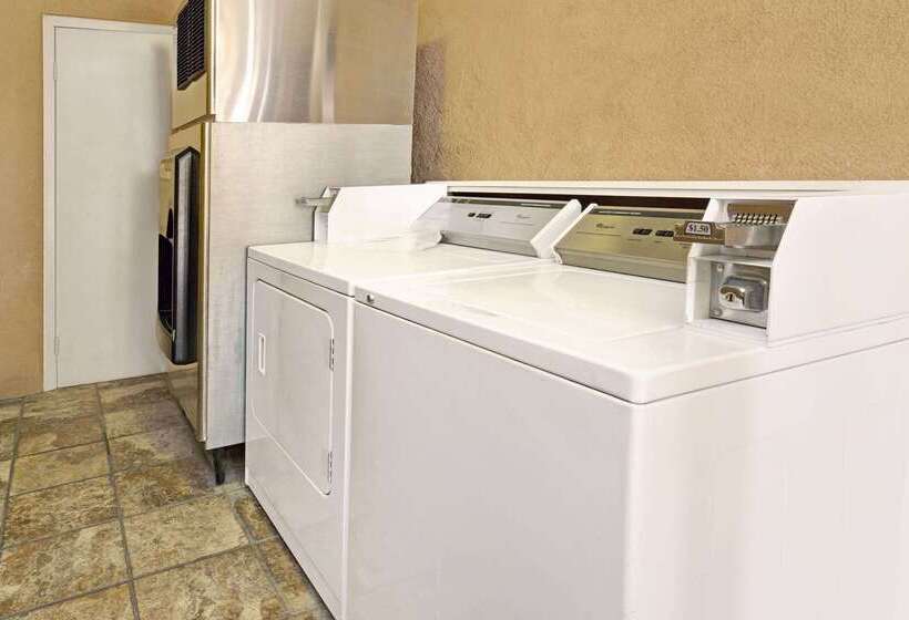 هتل Days Inn & Suites By Wyndham Santa Rosa, Nm
