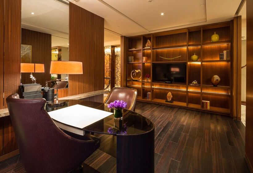 هتل Hilton Urumqi