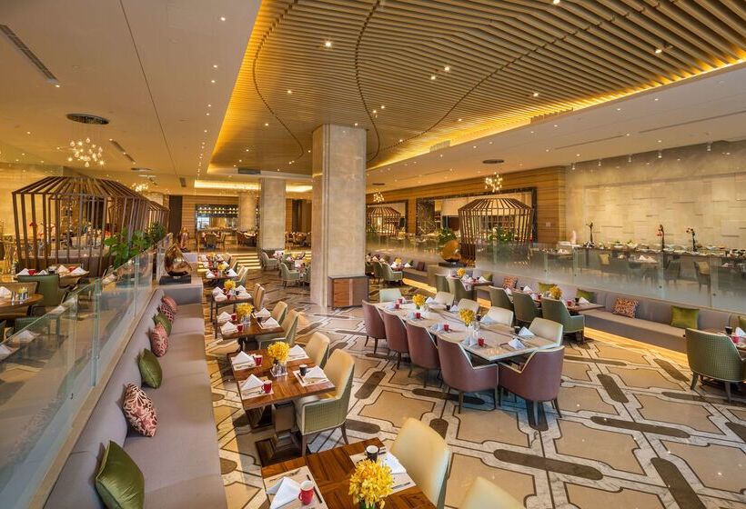 هتل Hilton Urumqi