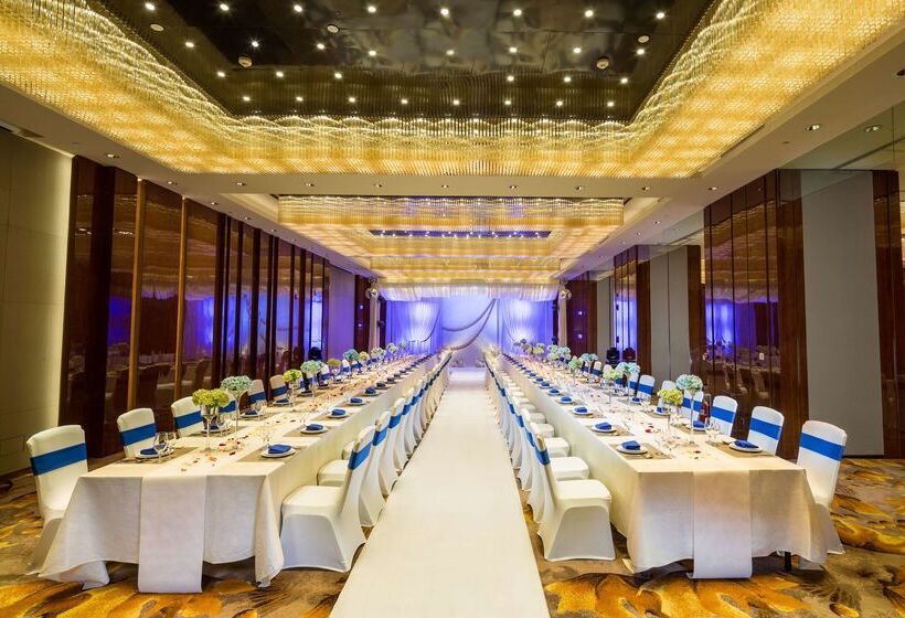 هتل Hilton Urumqi