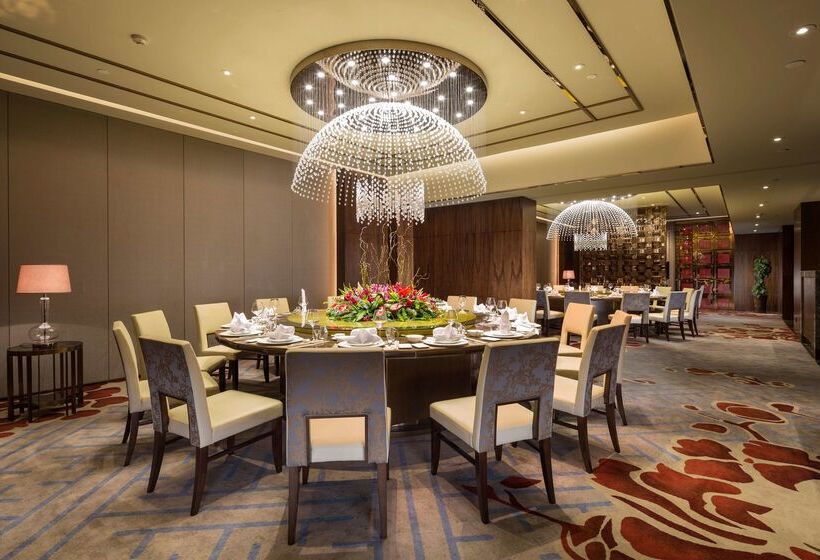 هتل Hilton Urumqi