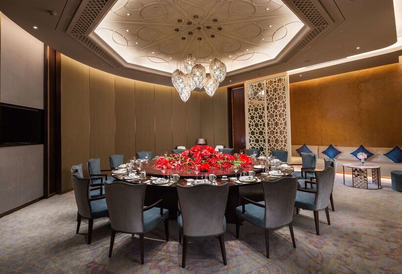 هتل Hilton Urumqi
