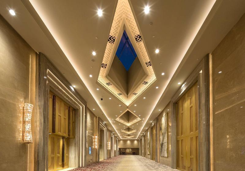 هتل Hilton Urumqi