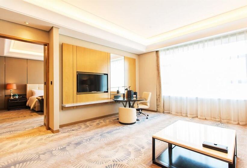هتل Hilton Urumqi
