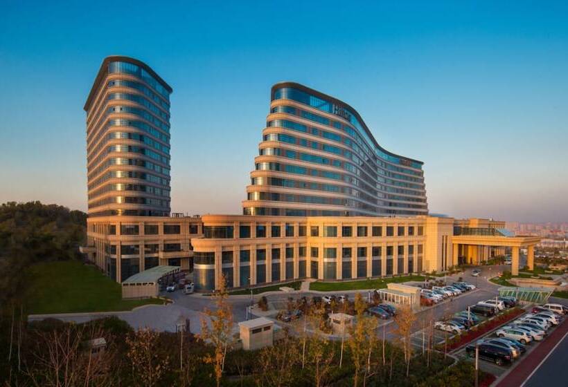 هتل Hilton Urumqi
