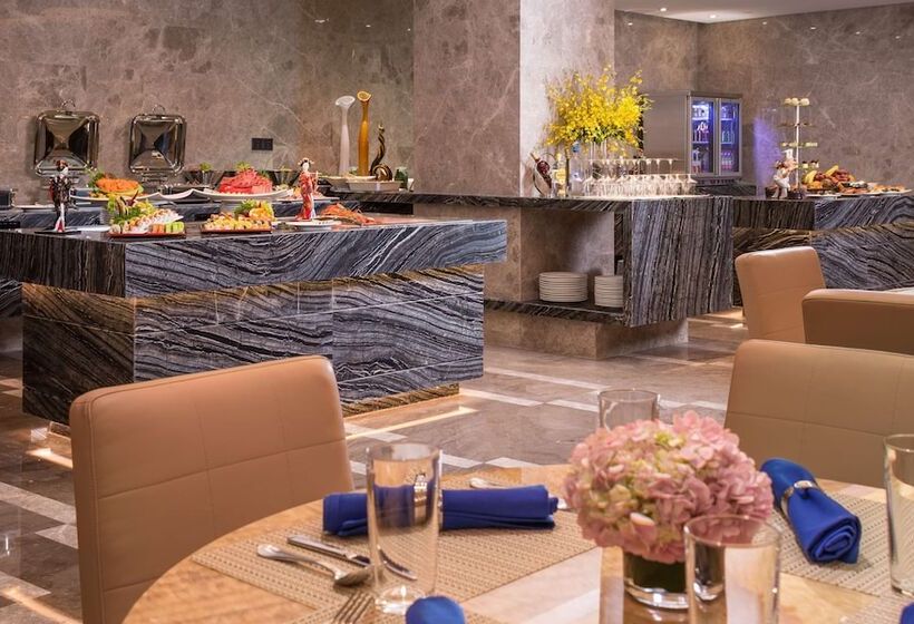هتل Hilton Urumqi